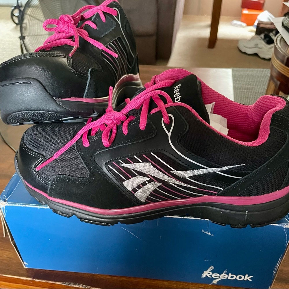 NWT Ladies Reebok Anomar Safety Work Shoes-Size 10.5W-Black & Pink-Composite Toe
